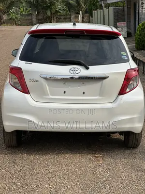 Toyota Vitz 1.3 FWD 5dr 2013 White