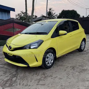 Toyota Vitz 1.3 FWD 5dr 2015 Yellow