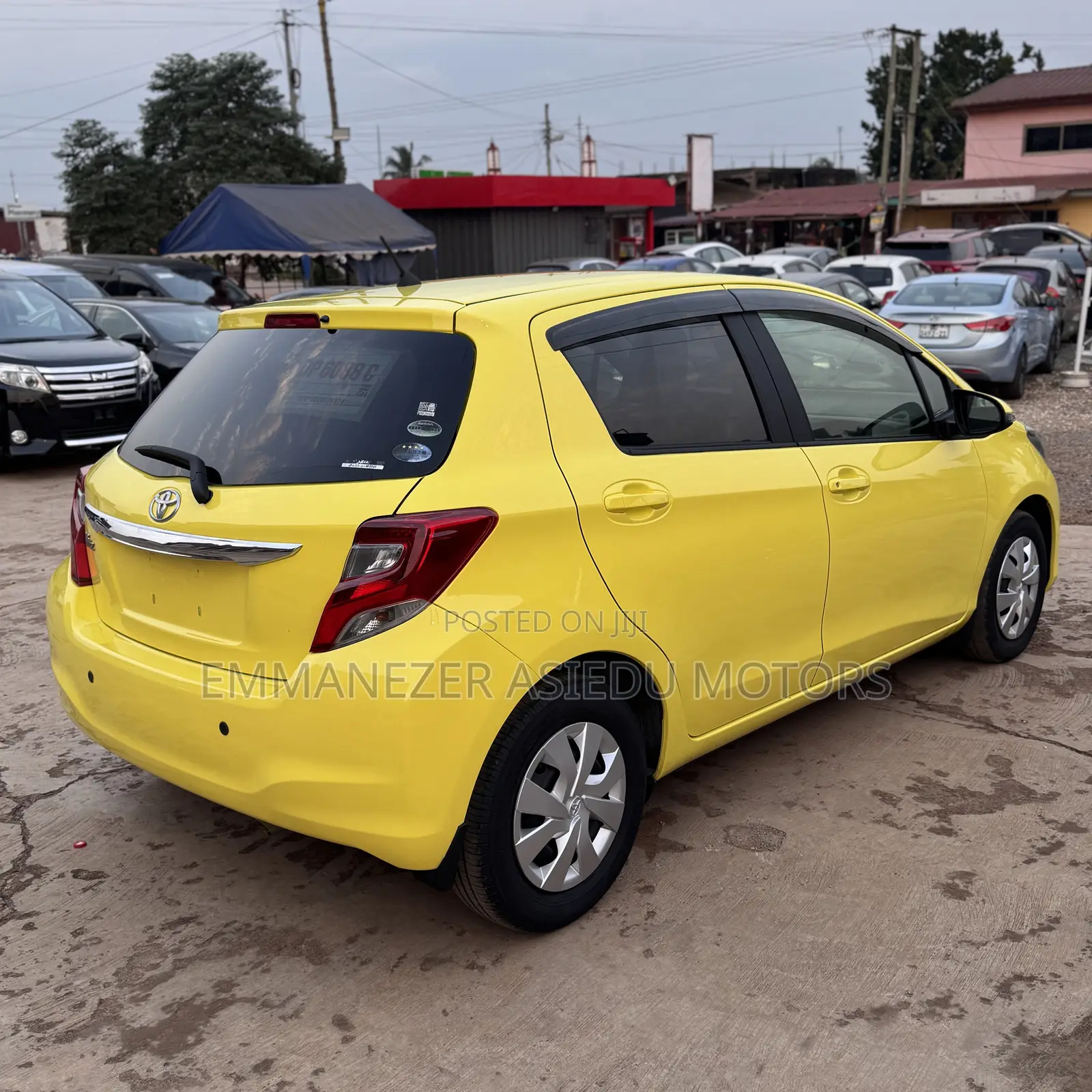 Toyota Vitz 1.3 FWD 5dr 2015 Yellow