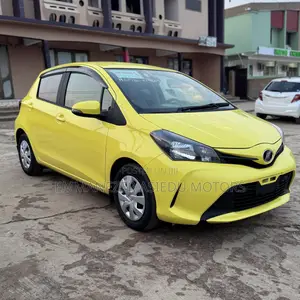 Toyota Vitz 1.3 FWD 5dr 2015 Yellow