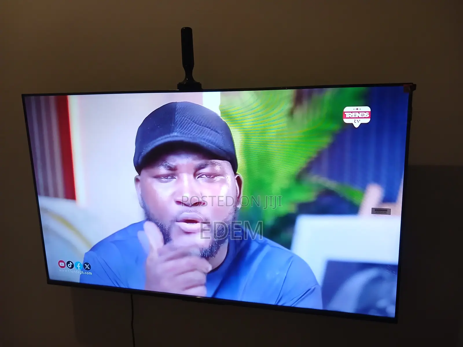50 Inches, Google TV, Qled, Slightly Used for Sale
