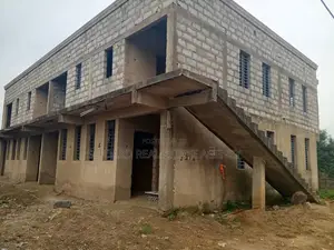 8bdrm Apartment in Sefdard Properties, Pokuase for sale