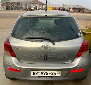 Toyota Vitz 1.3 AWD 5dr 2010 Silver