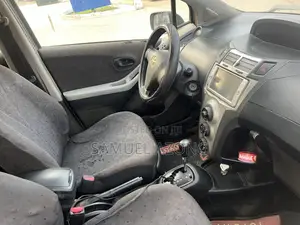 Toyota Vitz 1.3 AWD 5dr 2010 Silver