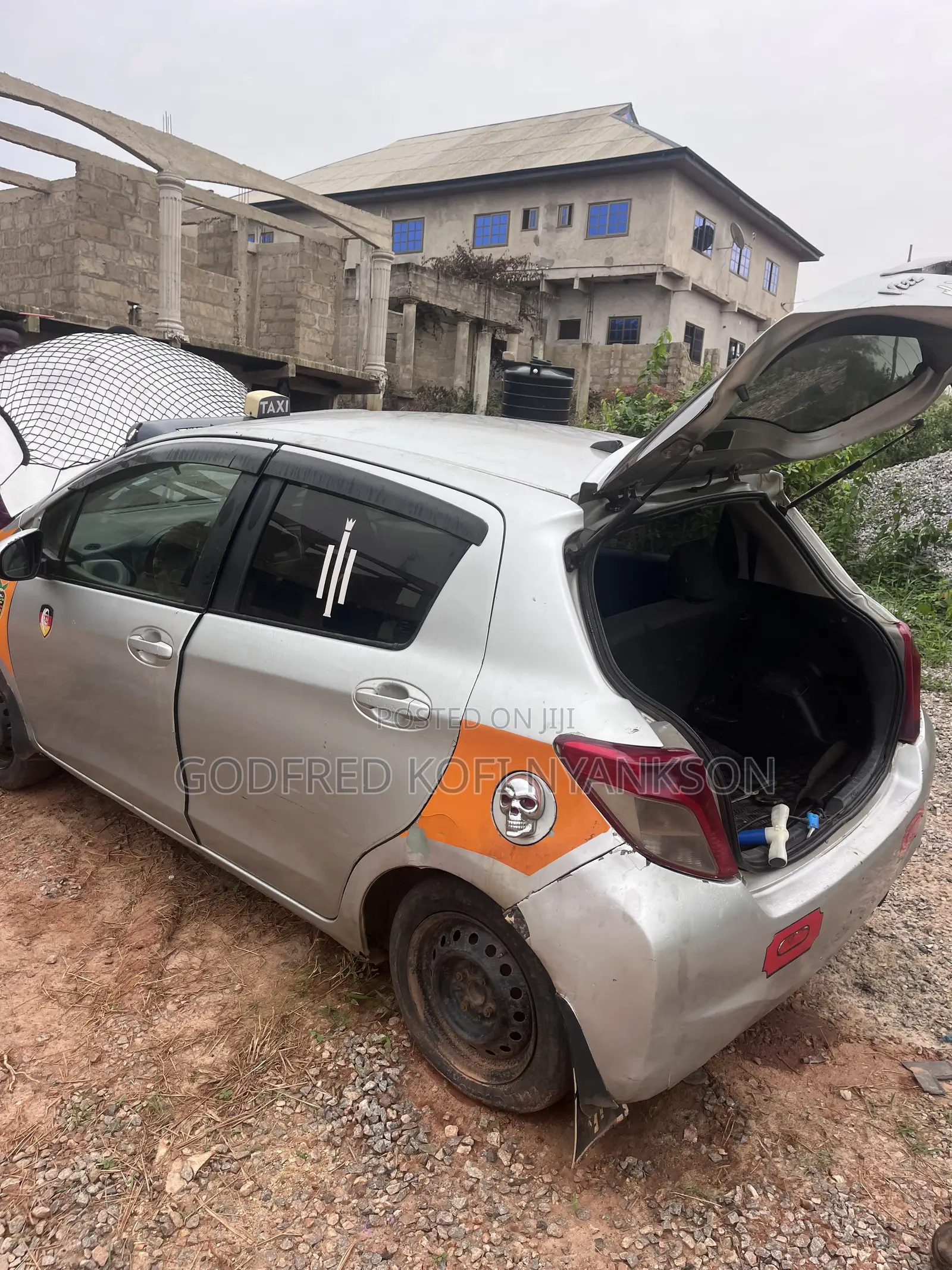 Toyota Vitz 1.0 FWD 5dr 2012 Silver