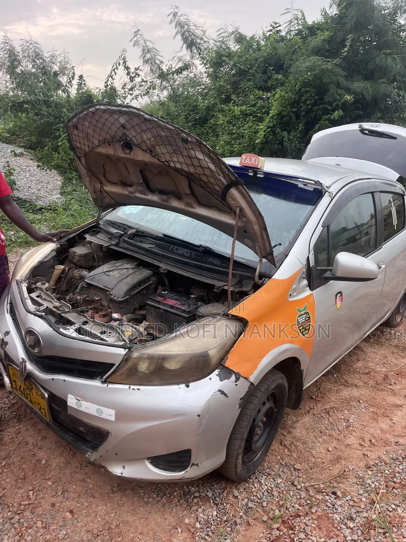 Toyota Vitz 1.0 FWD 5dr 2012 Silver