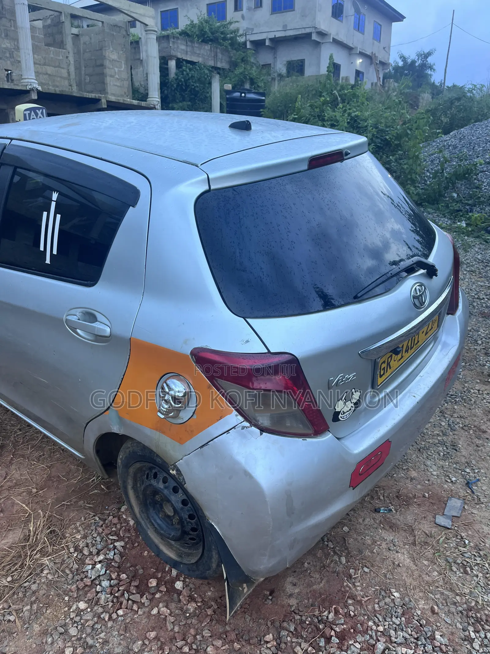 Toyota Vitz 1.0 FWD 5dr 2012 Silver