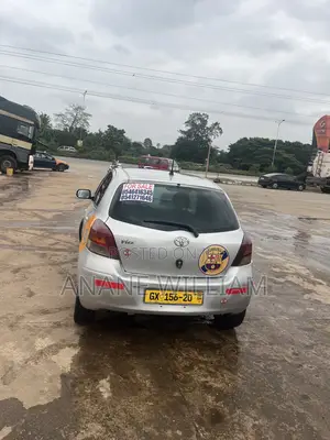 Toyota Vitz 2010 Gray