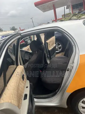 Toyota Vitz 2010 Gray