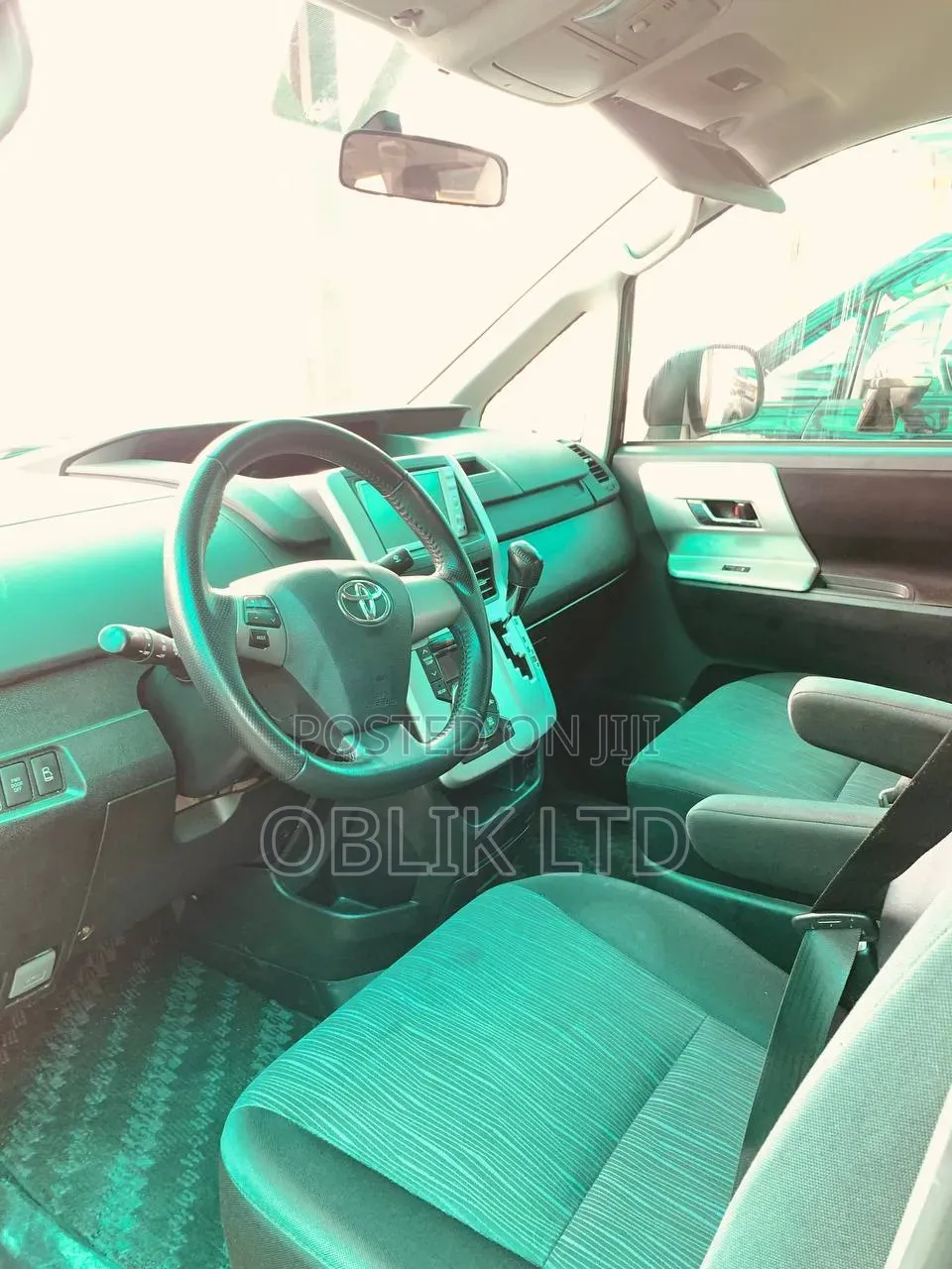 Toyota Voxy 2012 Gray