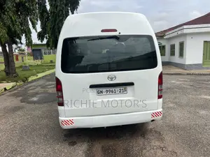 Toyota HiAce 2020 White