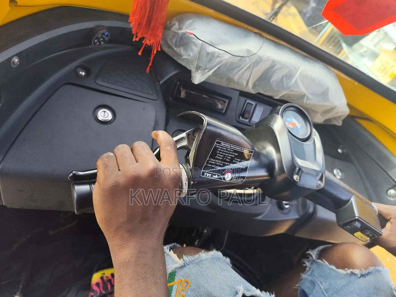 Bajaj RE 2025 Red