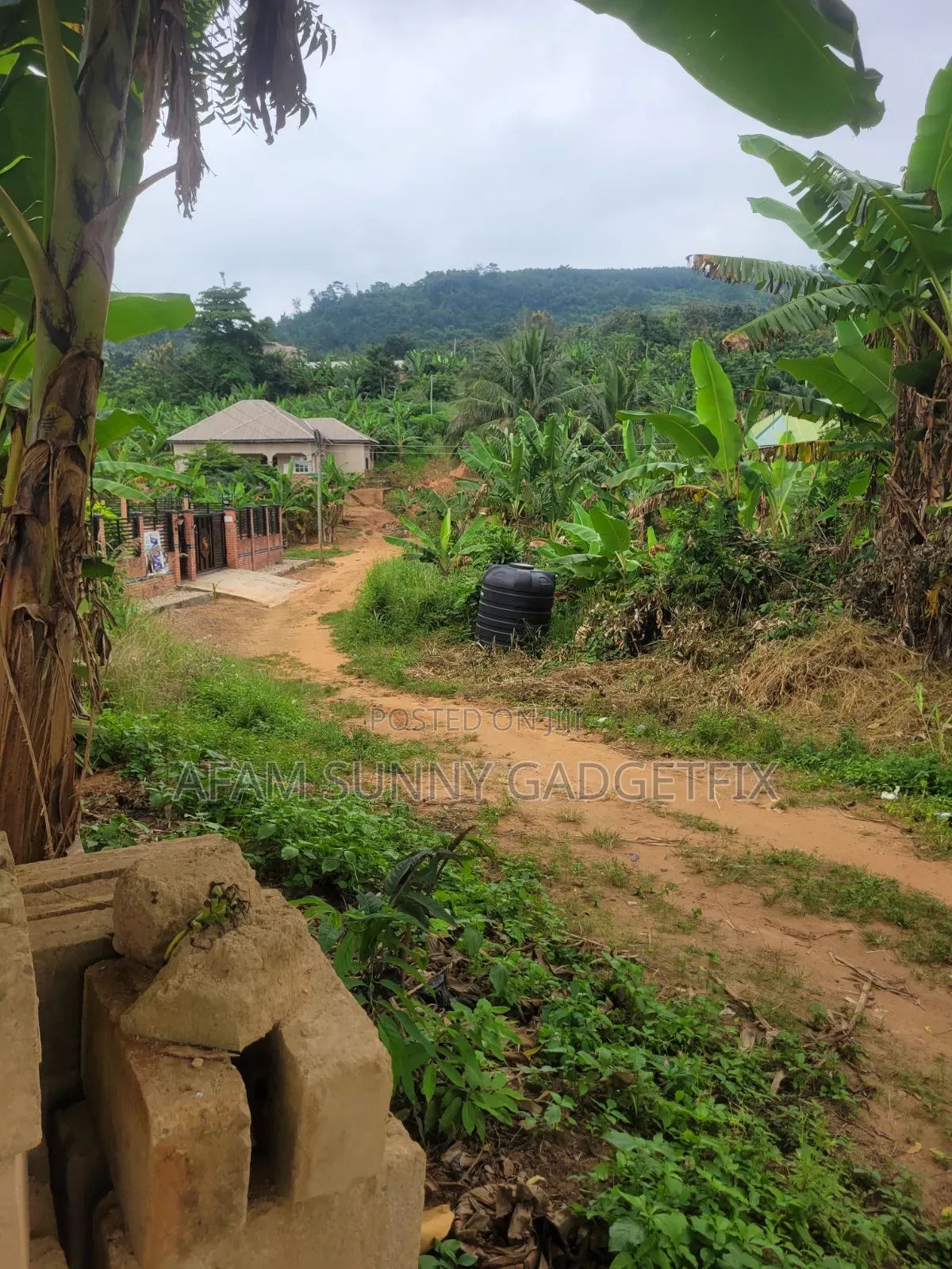 Plots of Land With 3bed Room Foundation Building and Houses for Sale.