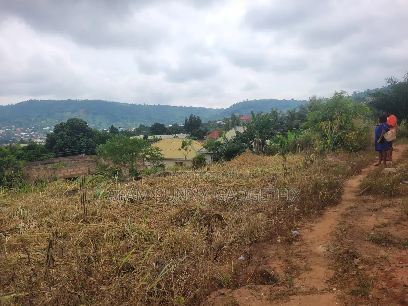 Plots of Land With 3bed Room Foundation Building and Houses for Sale.