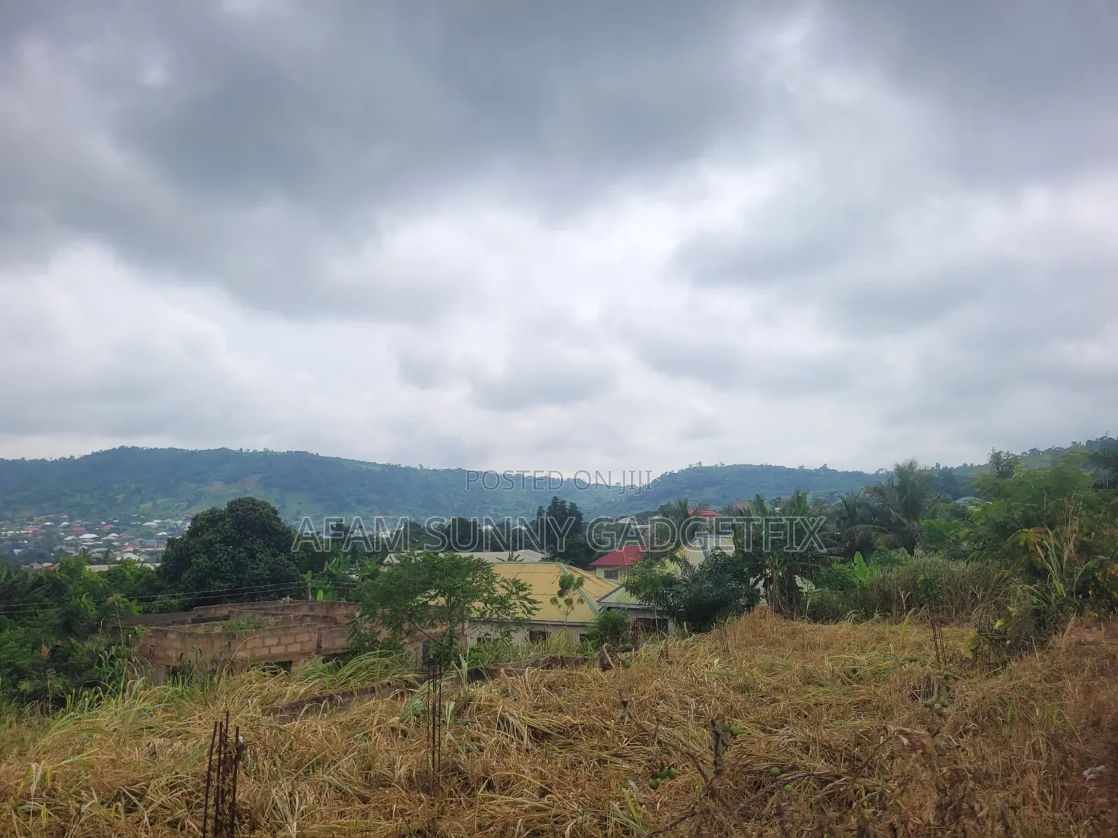 Plots of Land With 3bed Room Foundation Building and Houses for Sale.