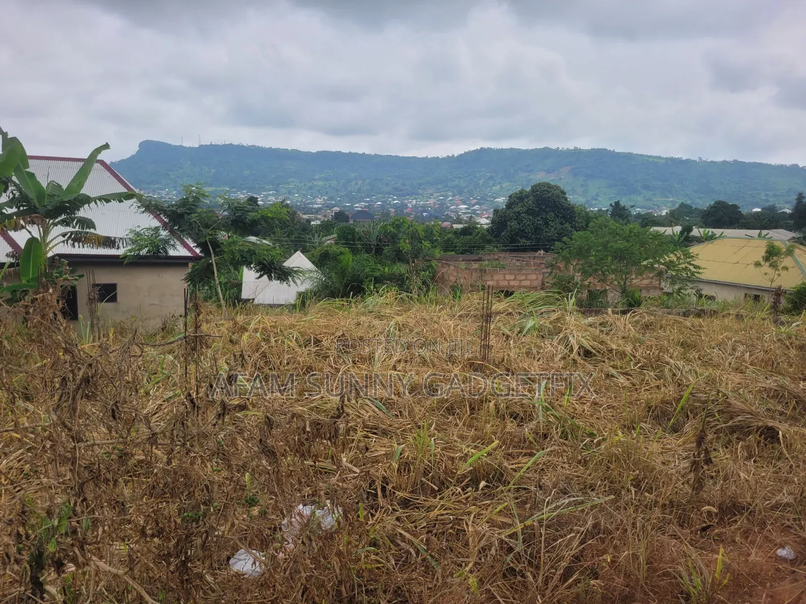 Plots of Land With 3bed Room Foundation Building and Houses for Sale.