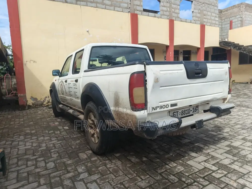 Nissan Hardbody 2016 White