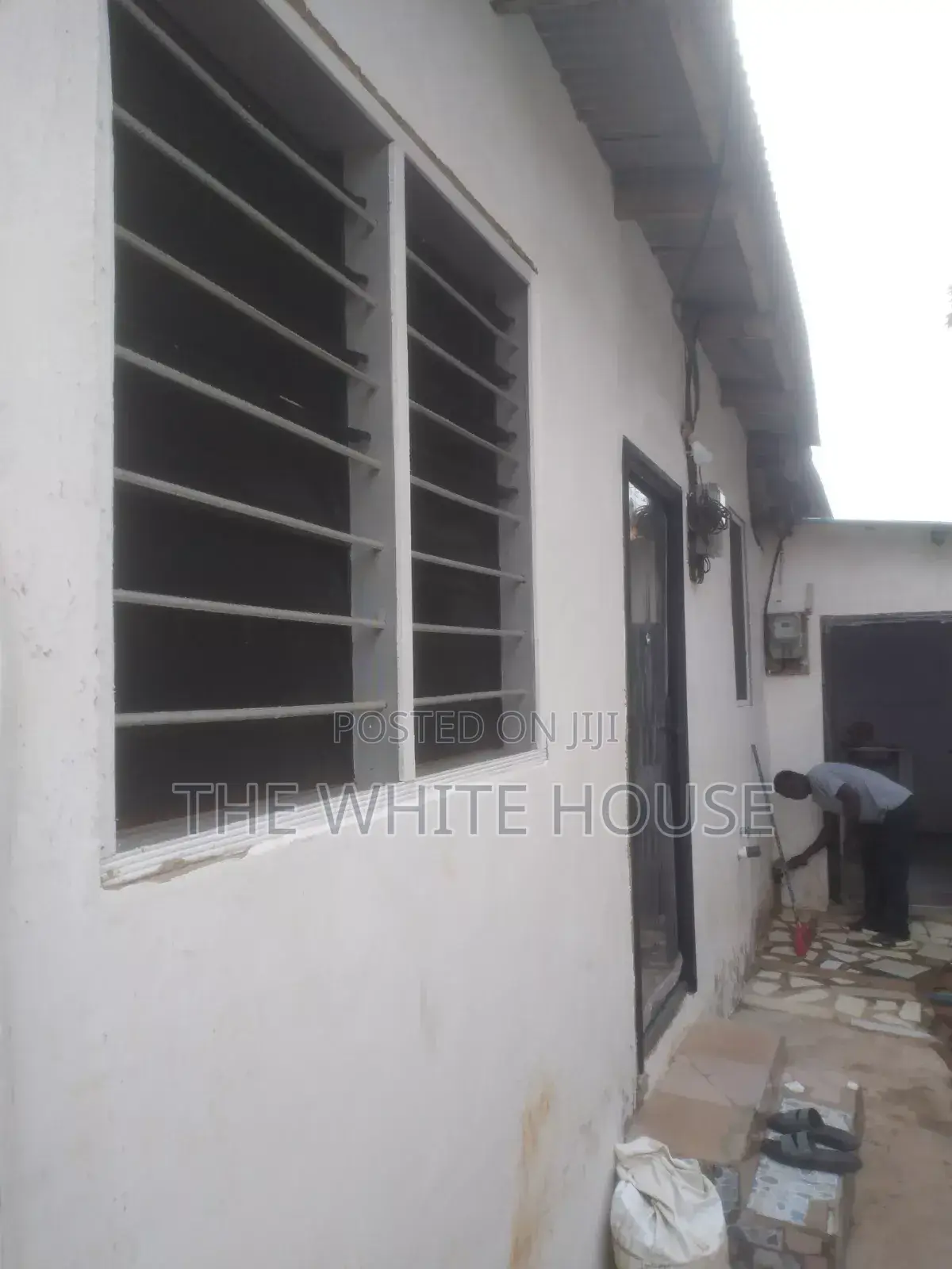 Mini Flat in Labone, Coffee Shop Area for rent