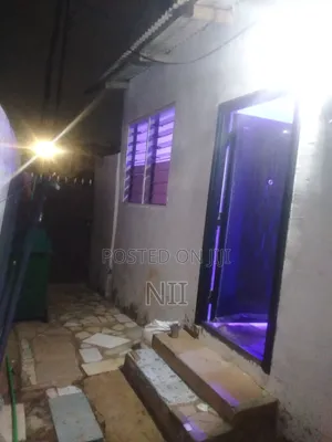 Mini Flat in Labone, Coffee Shop Area for rent