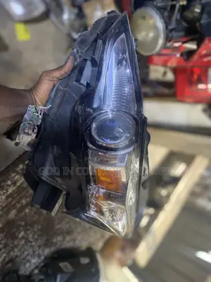 Lexus IS250 Headlight