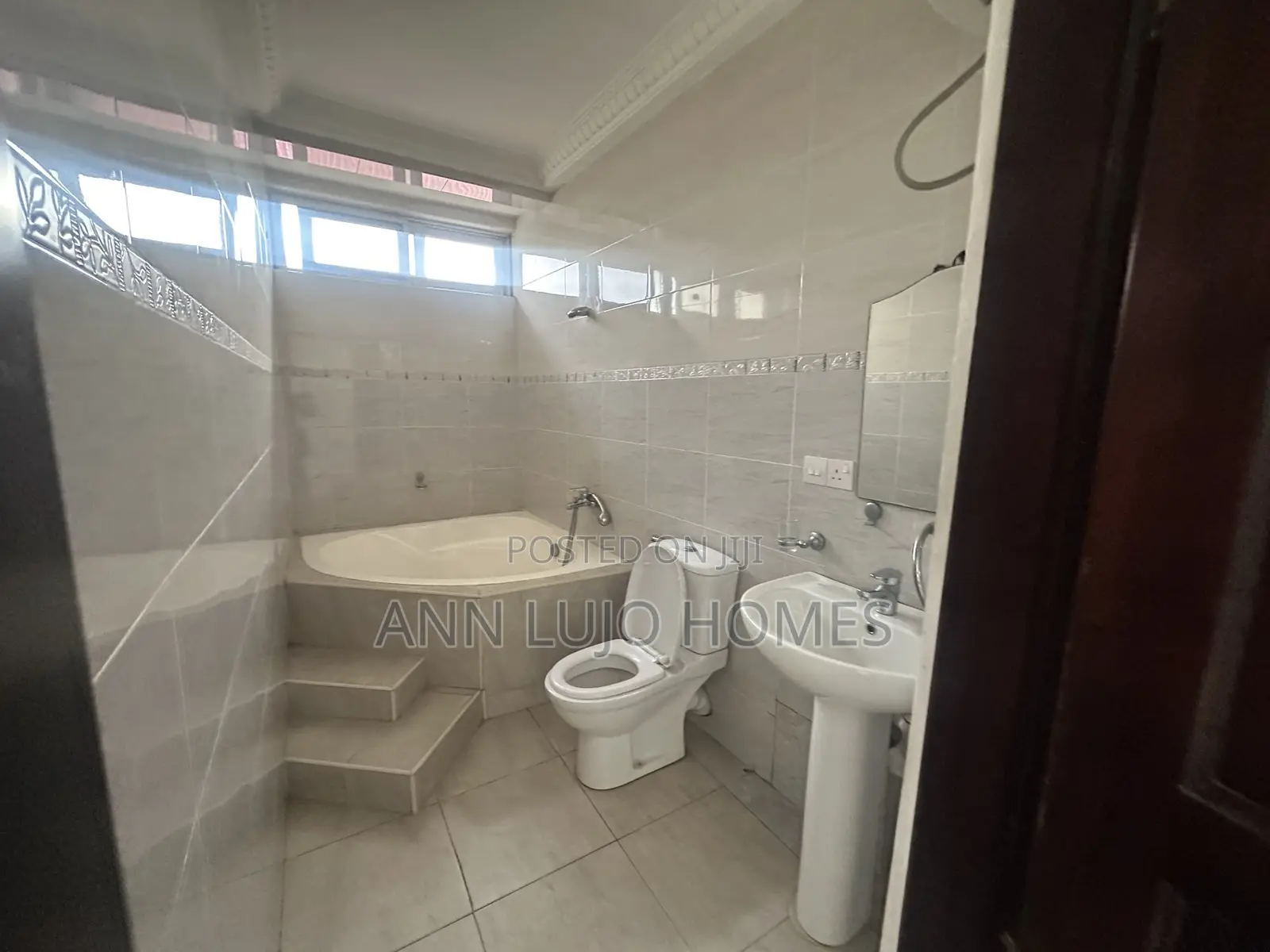 3bdrm Apartment in Airport Residential Area for rent
