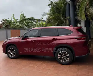 Toyota Highlander XLE 2021 Red