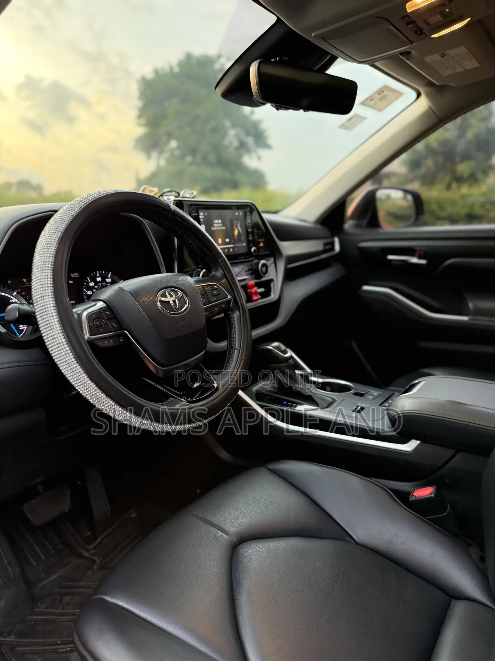 Toyota Highlander XLE 2021 Red