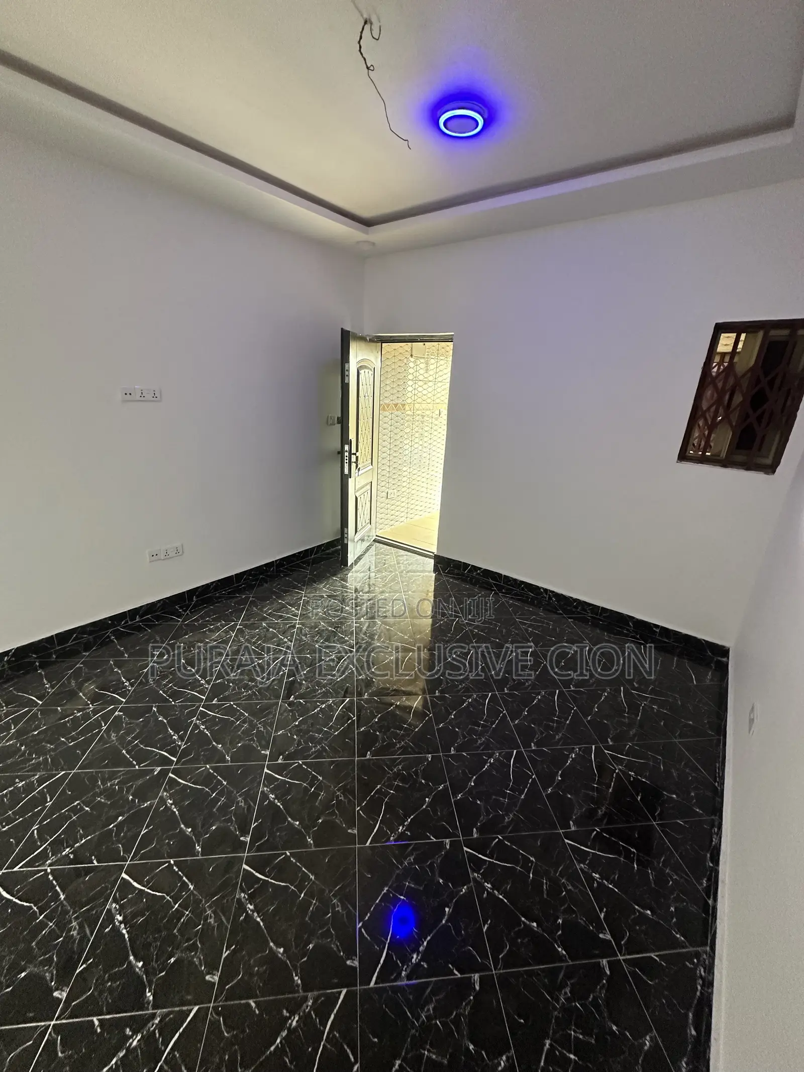1bdrm Room & Parlour in Weija, Choice, Old Barrier for rent