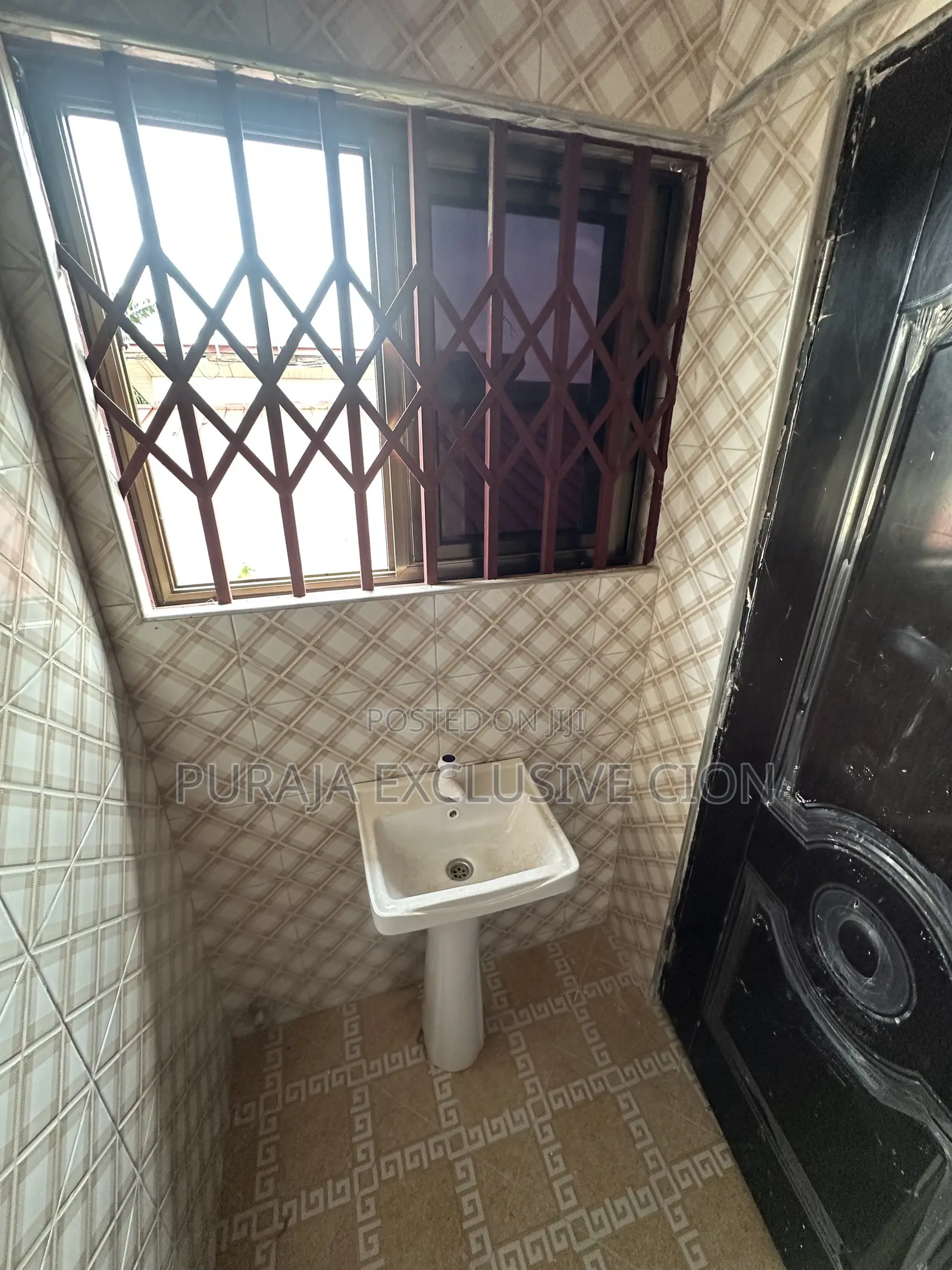 1bdrm Room & Parlour in Weija, Choice, Old Barrier for rent