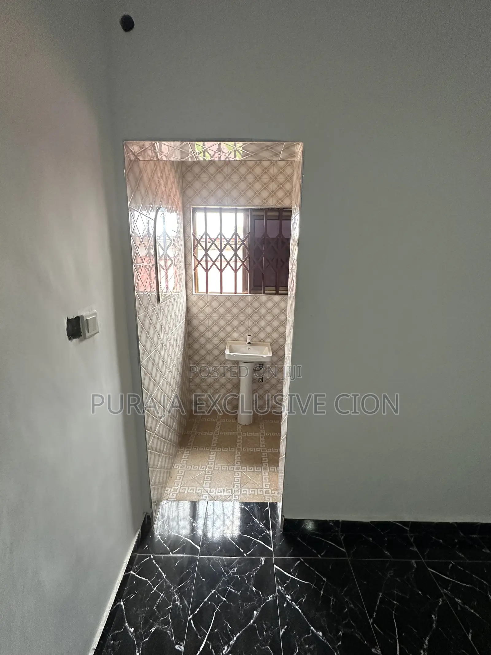 1bdrm Room & Parlour in Weija, Choice, Old Barrier for rent