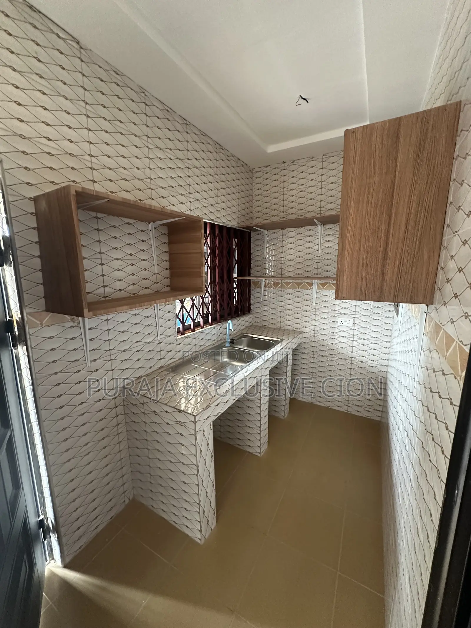 1bdrm Room & Parlour in Weija, Choice, Old Barrier for rent