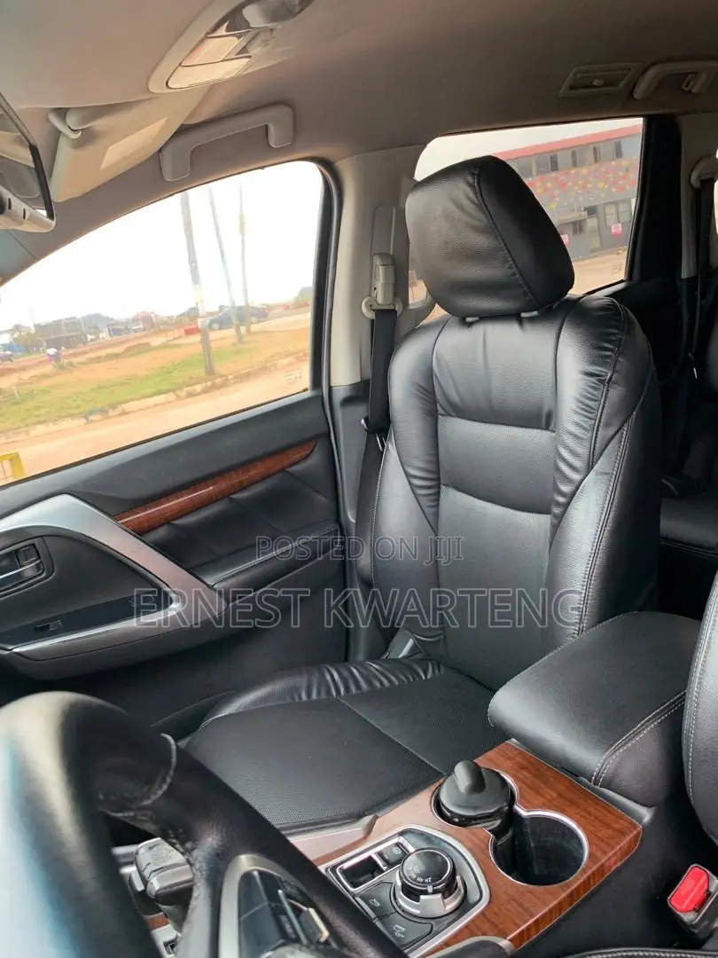 Mitsubishi Pajero Sport 2019 Silver