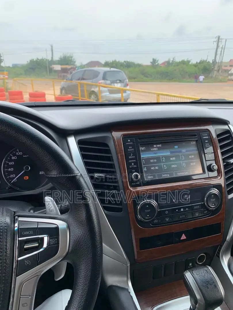 Mitsubishi Pajero Sport 2019 Silver