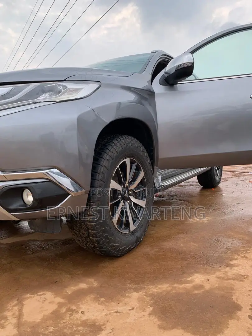 Mitsubishi Pajero Sport 2019 Silver