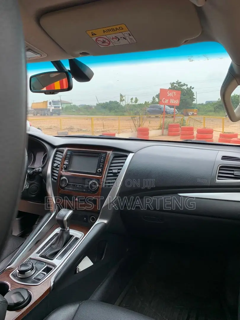 Mitsubishi Pajero Sport 2019 Silver