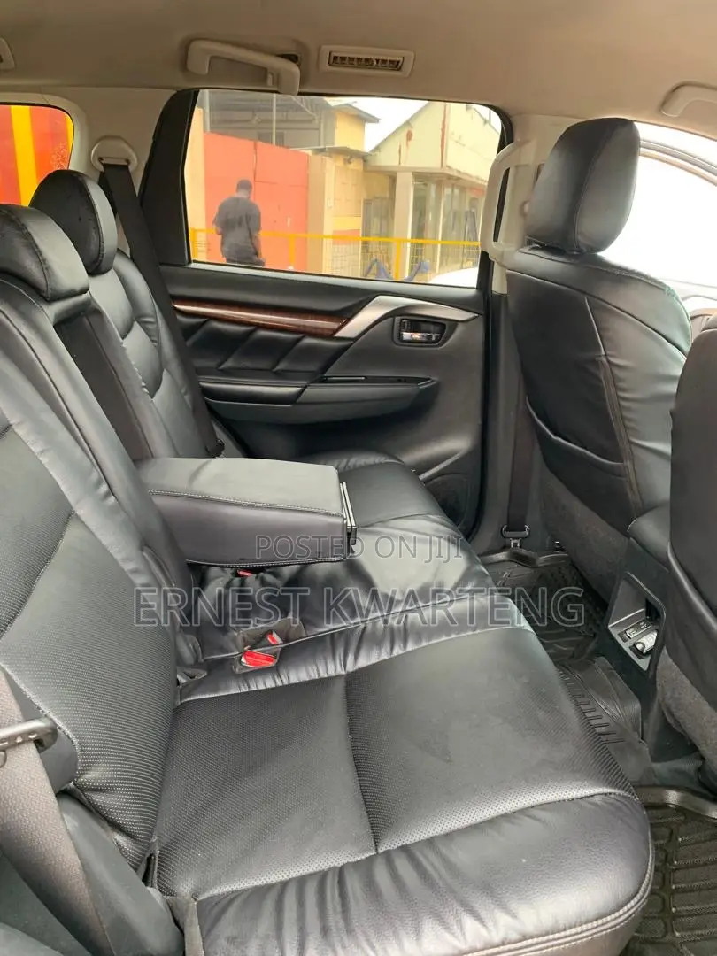 Mitsubishi Pajero Sport 2019 Silver