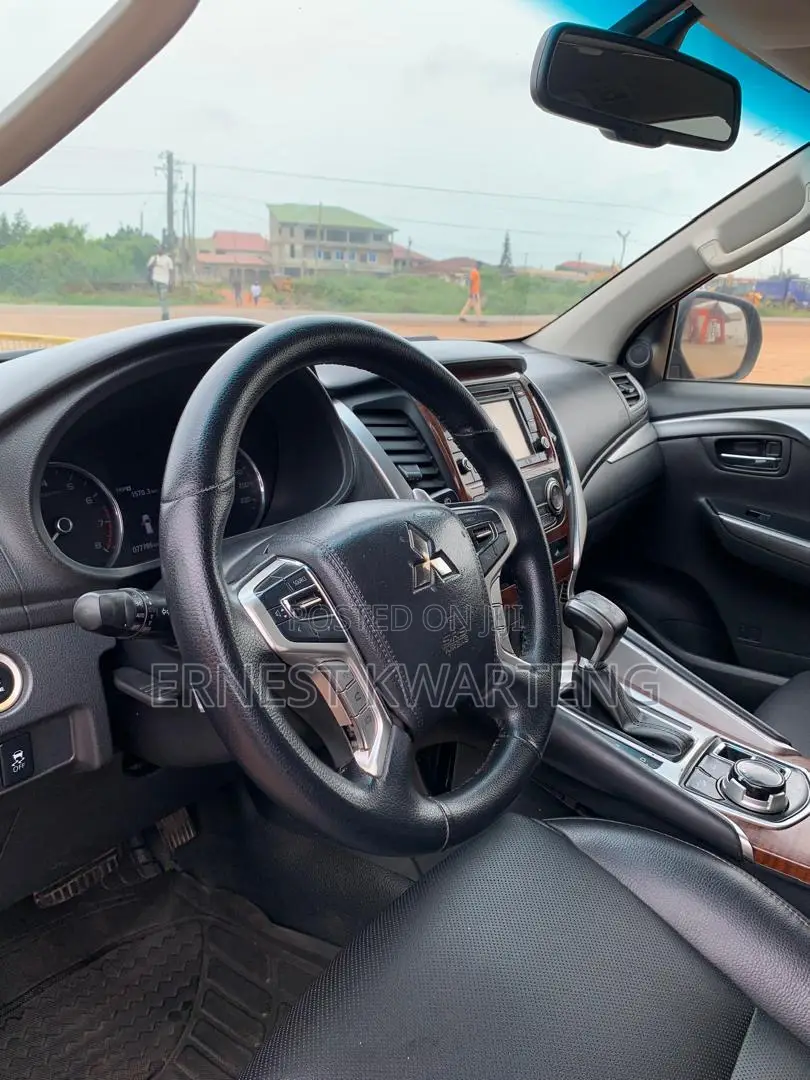 Mitsubishi Pajero Sport 2019 Silver