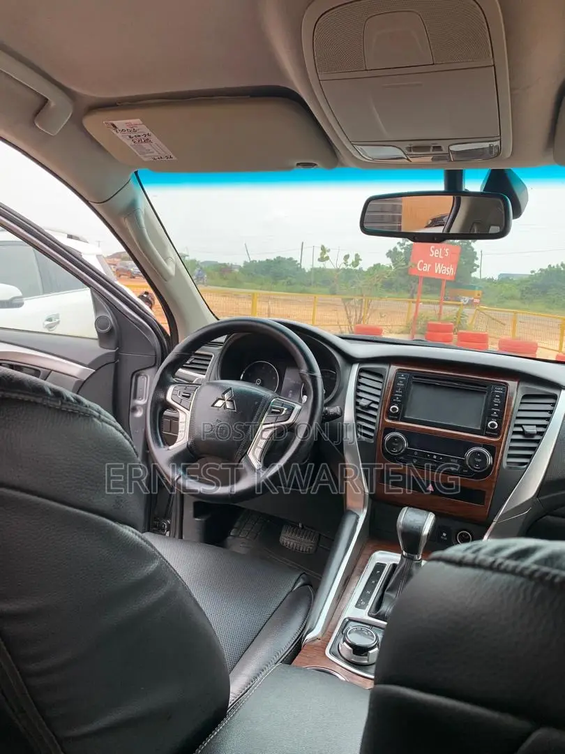 Mitsubishi Pajero Sport 2019 Silver