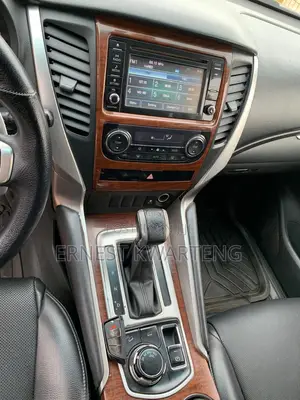 Mitsubishi Pajero Sport 2019 Silver