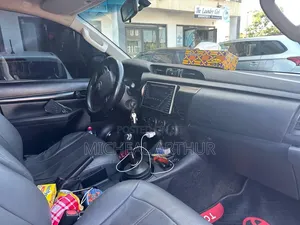 Toyota Hilux 2017 Gold