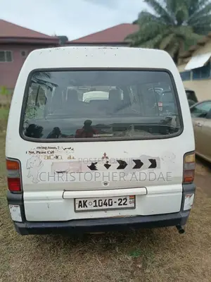 Mitsubishi Delica 2012 White