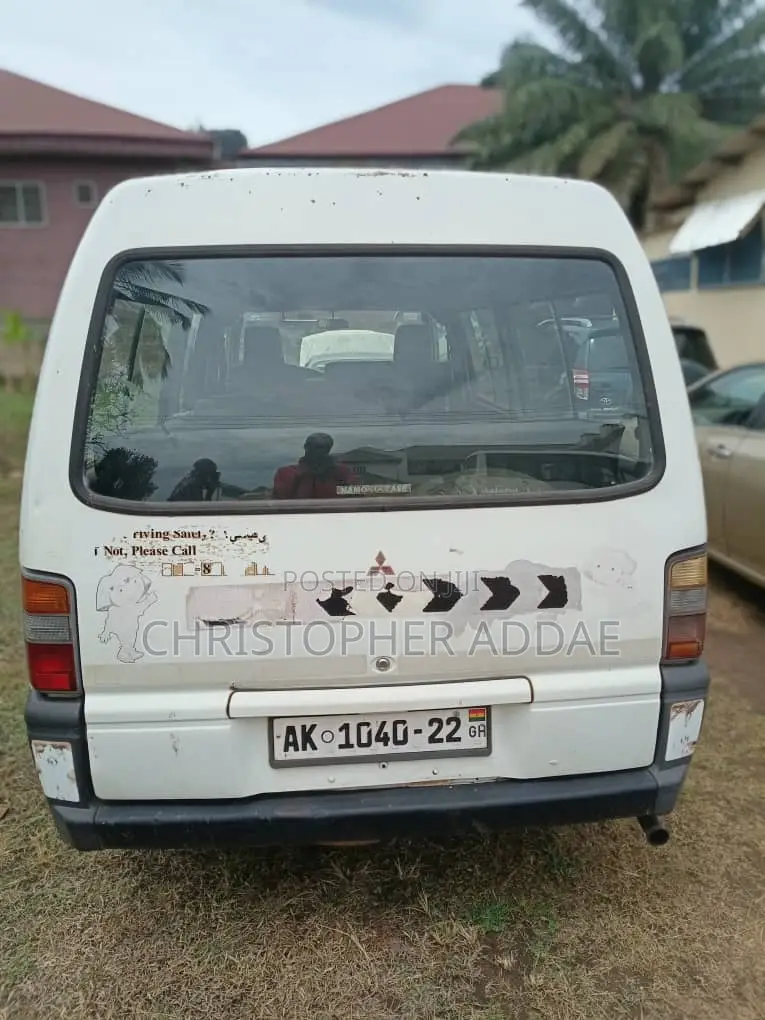 Mitsubishi Delica 2012 White