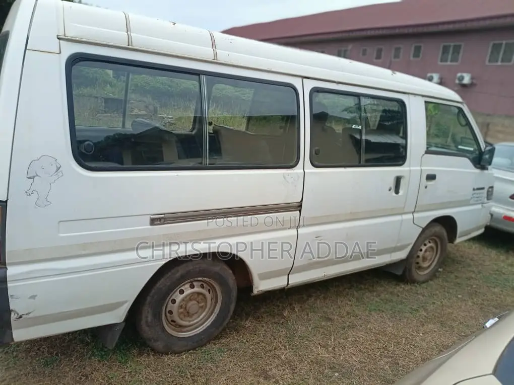 Mitsubishi Delica 2012 White