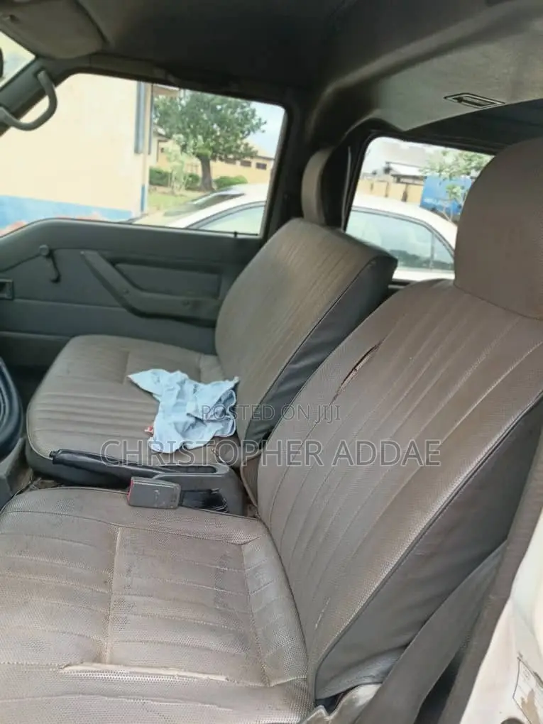Mitsubishi Delica 2012 White