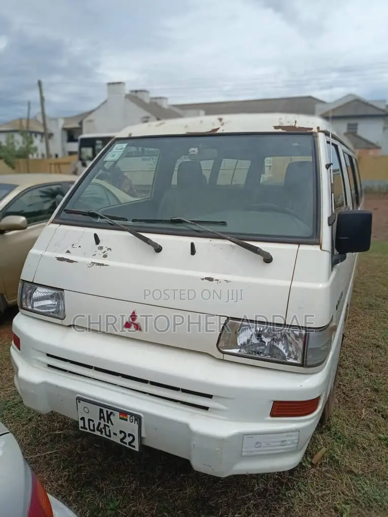 Mitsubishi Delica 2012 White