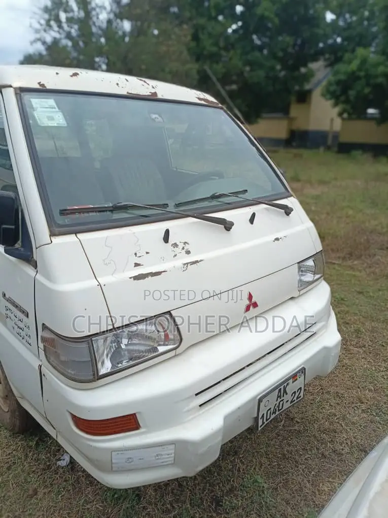 Mitsubishi Delica 2012 White