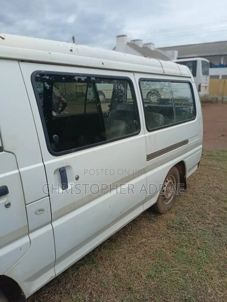Mitsubishi Delica 2012 White