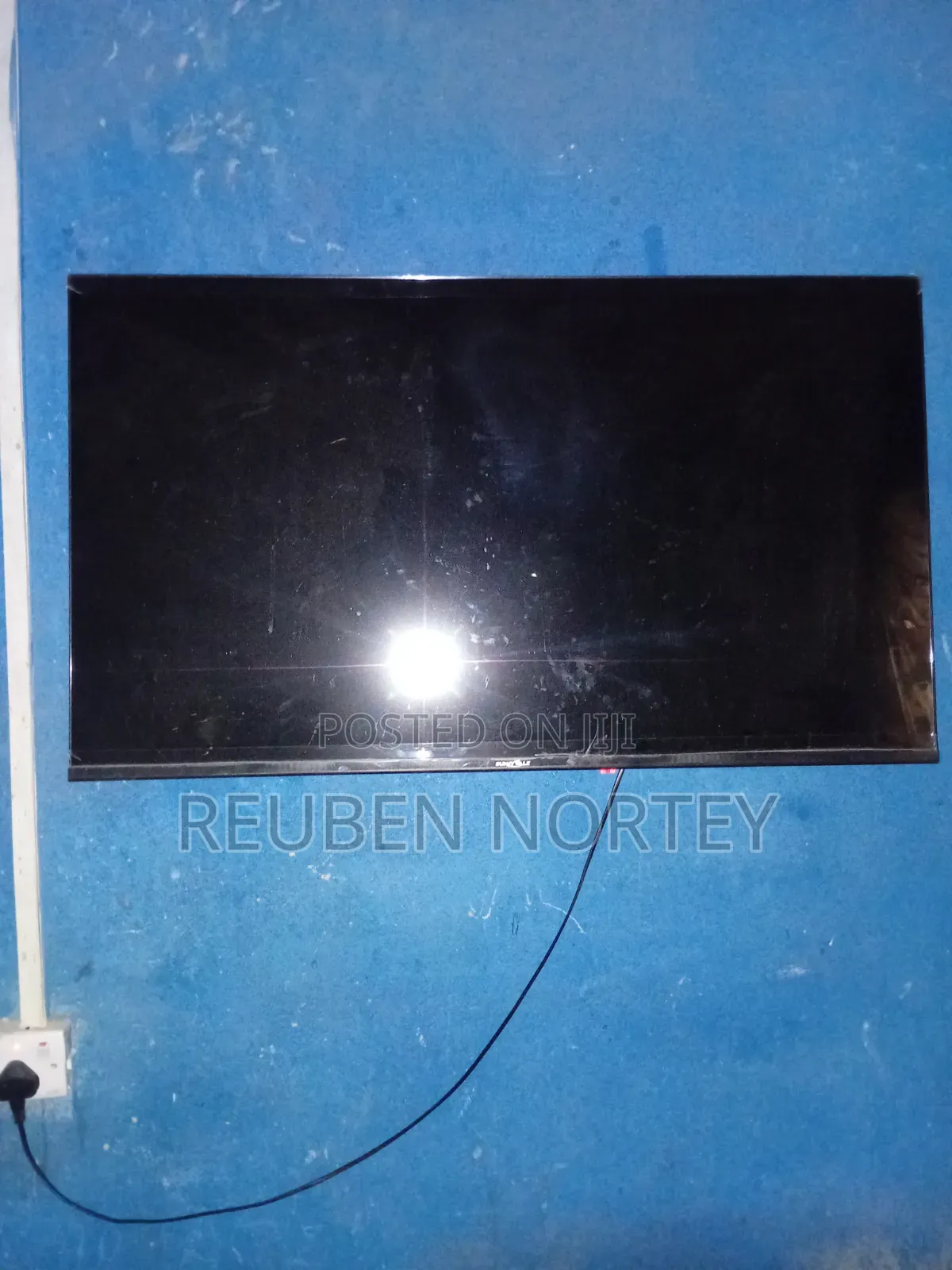 43 Sunnywalk Smart TV