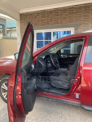 Nissan Pathfinder SV 4x4 2018 Red