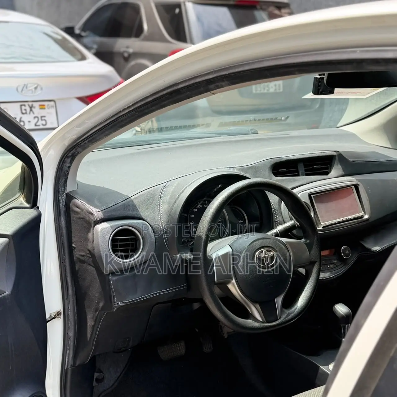 Toyota Vitz 1.3 FWD 5dr 2013 White